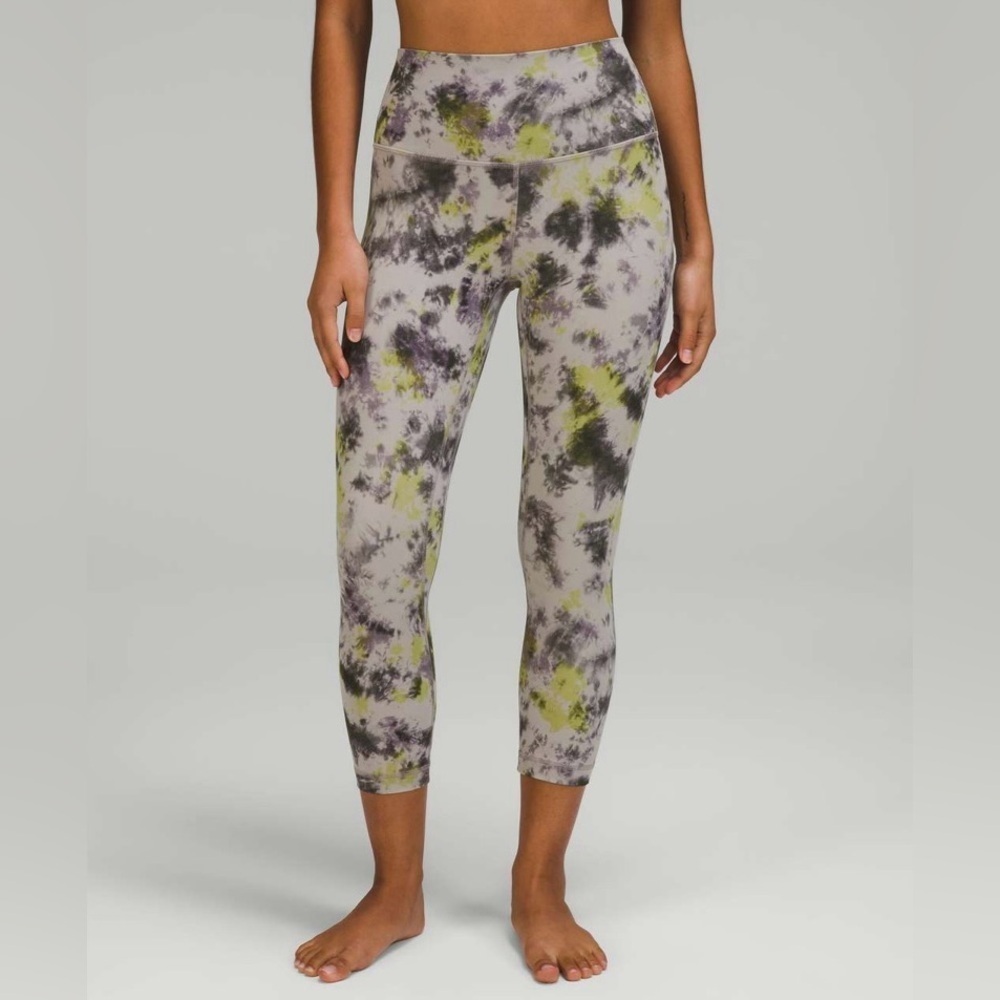 Lululemon 2022 Align High-Rise Crop 21"
Radial Tie Dye Mauve Grey Multi 14